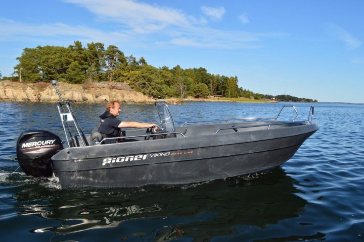 a small boat in a body of water